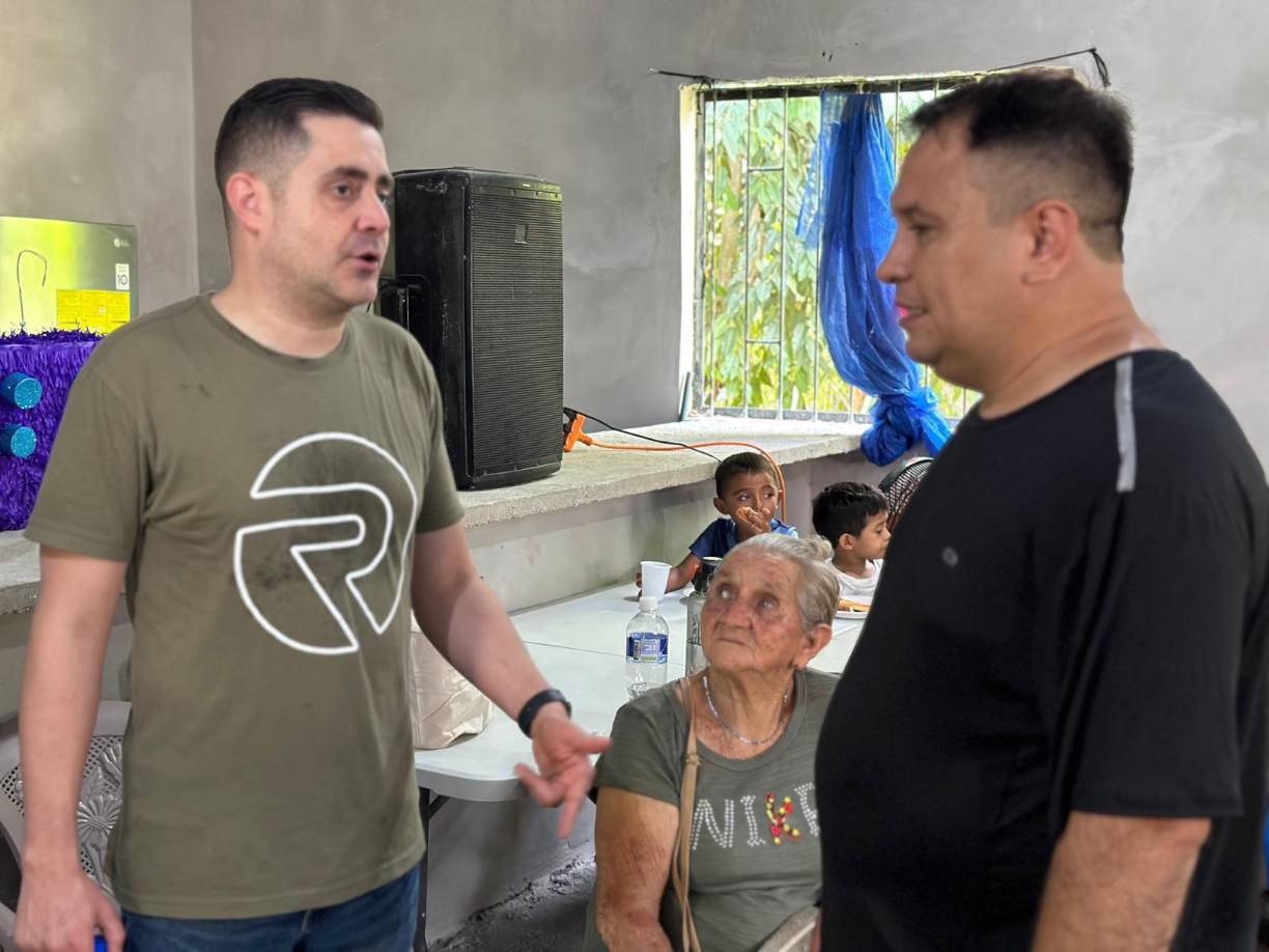 Para complementar la festividad, se organizaron juegos y actividades recreativas que mantuvieron a los niños entretenidos y activos durante toda la jornada. Las risas y la diversión llenaron el aire, creando recuerdos memorables. 