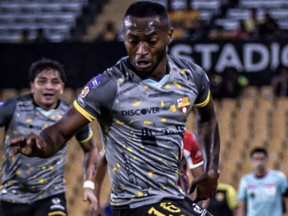  “No fue en el centro de Esmeraldas, las investigaciones de la Policía dicen que fue invitado a comer al cantón Atacames y de ahí no se sabe absolutamente nada”, comentó Villacis en los micrófonos del programa Visionarias.