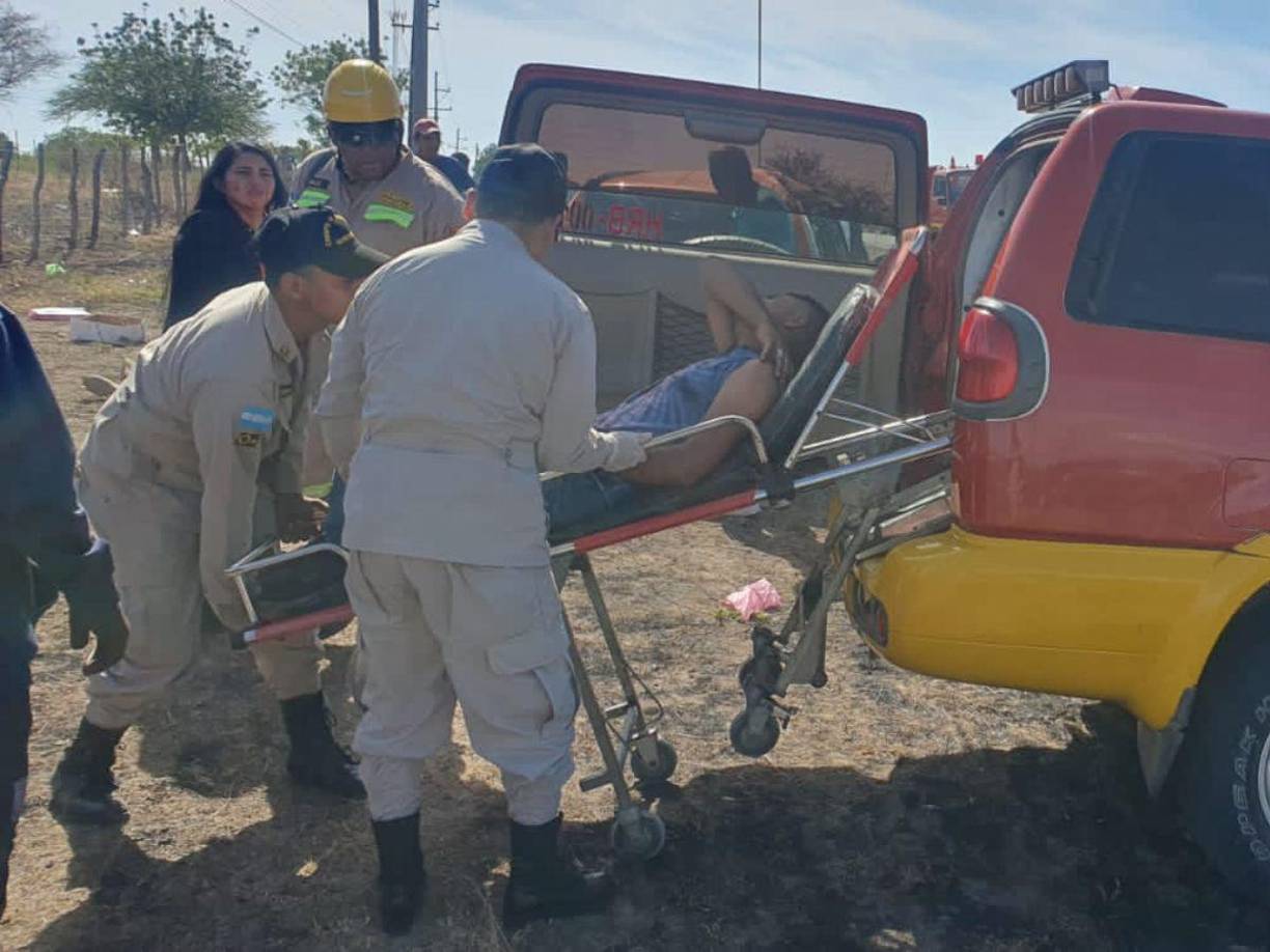 Los heridos fueron trasladados en ambulancia hasta un centro asistencial de la zona.