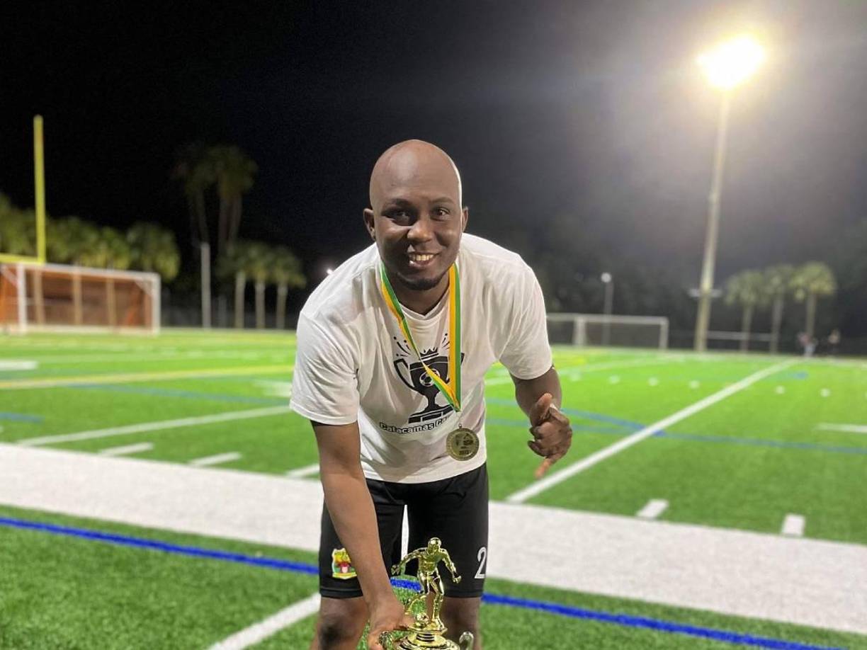 “Te amo, hermano, y voy a estar muy orgulloso de vos. Siempre fuiste un excelente hermano y un excelente hijo, de eso no me quedaba duda. Posdata: aún sigo esperando esa llamada, mi perro. Déjame decirte adiós por última vez”, concluyó <b>Jefferson “La Foca” Bernárdez</b>.