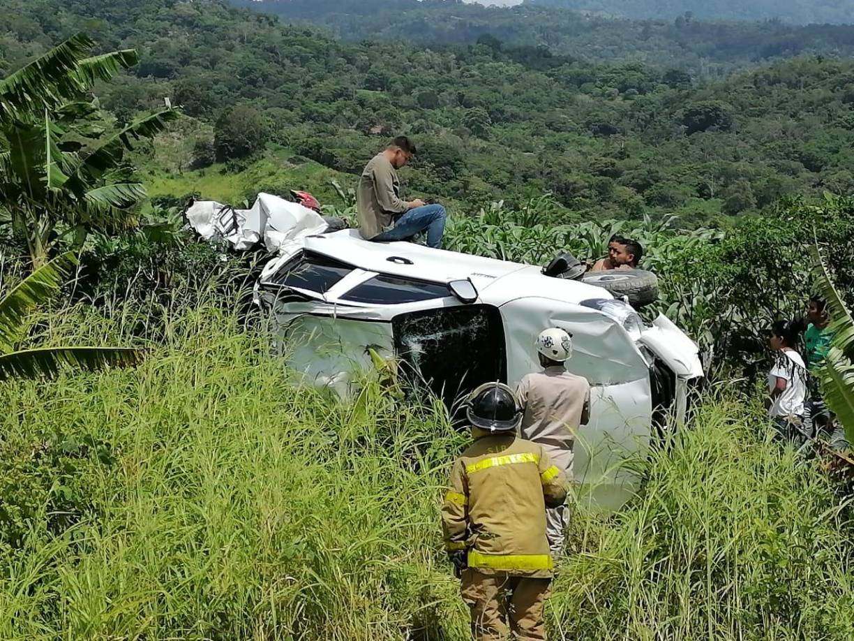 El otro vehículo es un pick-up marca Toyota con placa HBJ 6910, conducido por Nestor Manuel Mancia Caballero, de Belén Gualcho, Ocotepeque, hacia Santa Rosa de Copán.Él no sufrió lesiones.