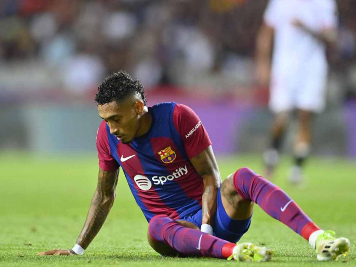 Primeros reportes en España señalan que Raphinha se rompió y posiblemente sea baja por varias semanas.