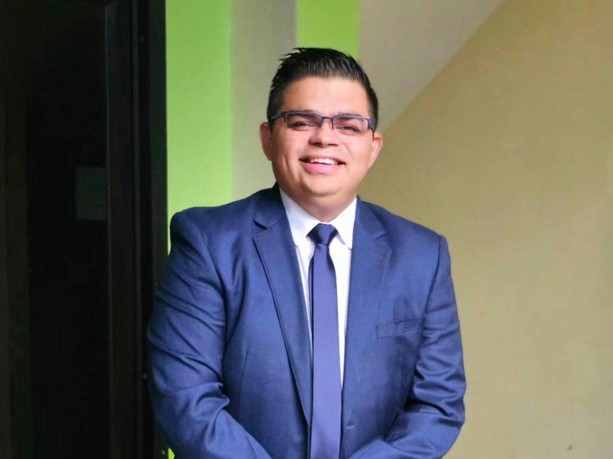 Tras presentar su último documental sobre el Real Madrid, Rely Maradiaga informó en vivo que no seguía en TVC.