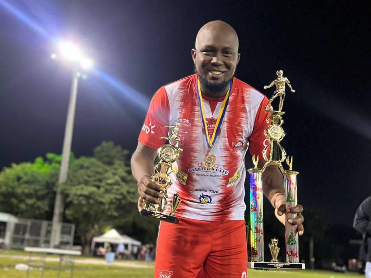 A través de un mensaje emotivo, destacó lo importante que fue Ricardo para él, recordando su apoyo incondicional a lo largo de su vida, tanto en los momentos personales como en los deportivos.