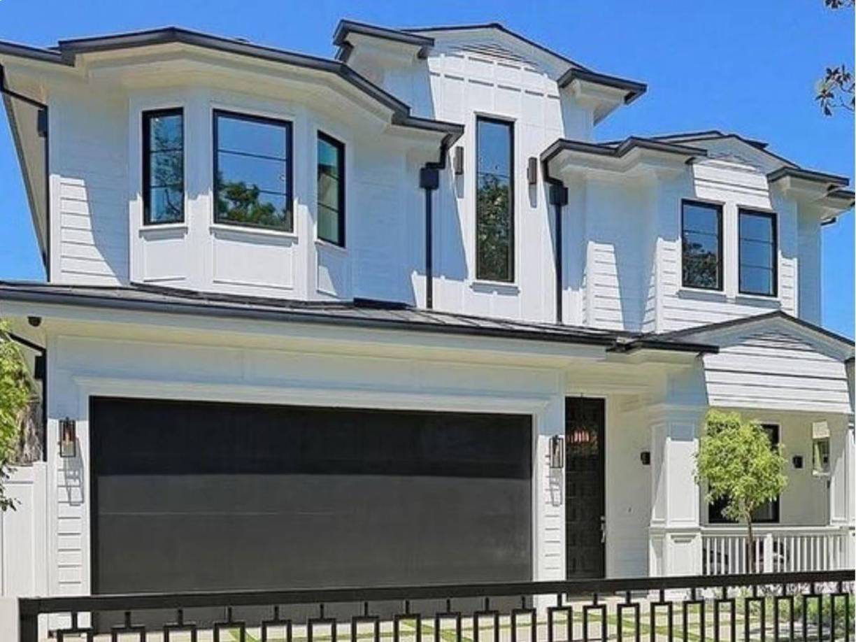 La lujosa mansión de Carlos Vela está valorada en 6 millones de dólares. Sin embargo, las llamas arrasaron con su hermosa casa de habitación.