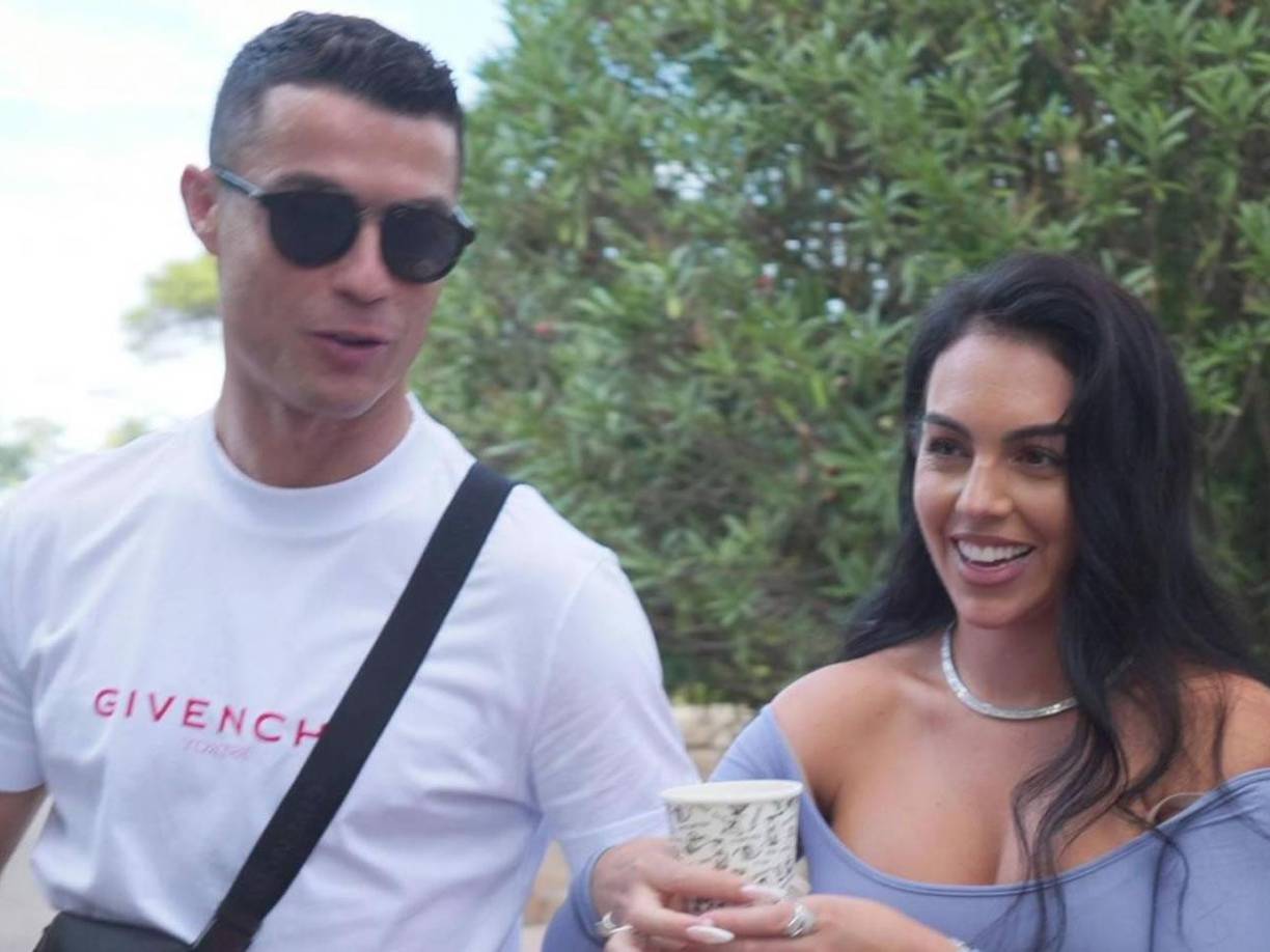 Fue en diciembre de 2022 cuando Cristiano Ronaldo y Georgina Rodríguez se mudaron a la capital de Arabia Saudita junto a sus cinco hijos debido al nuevo proyecto profesional del deportista, que acababa de fichar por el club saudí Al Nassr. 