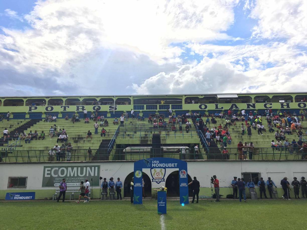 La Jornada 14 del Apertura 2024 no se suspendió y el Estadio Juan Ramón Brevé Vargas le dio la bienvenida nuevamente a los Albos, que están de luto tras la muerte de Gordon.