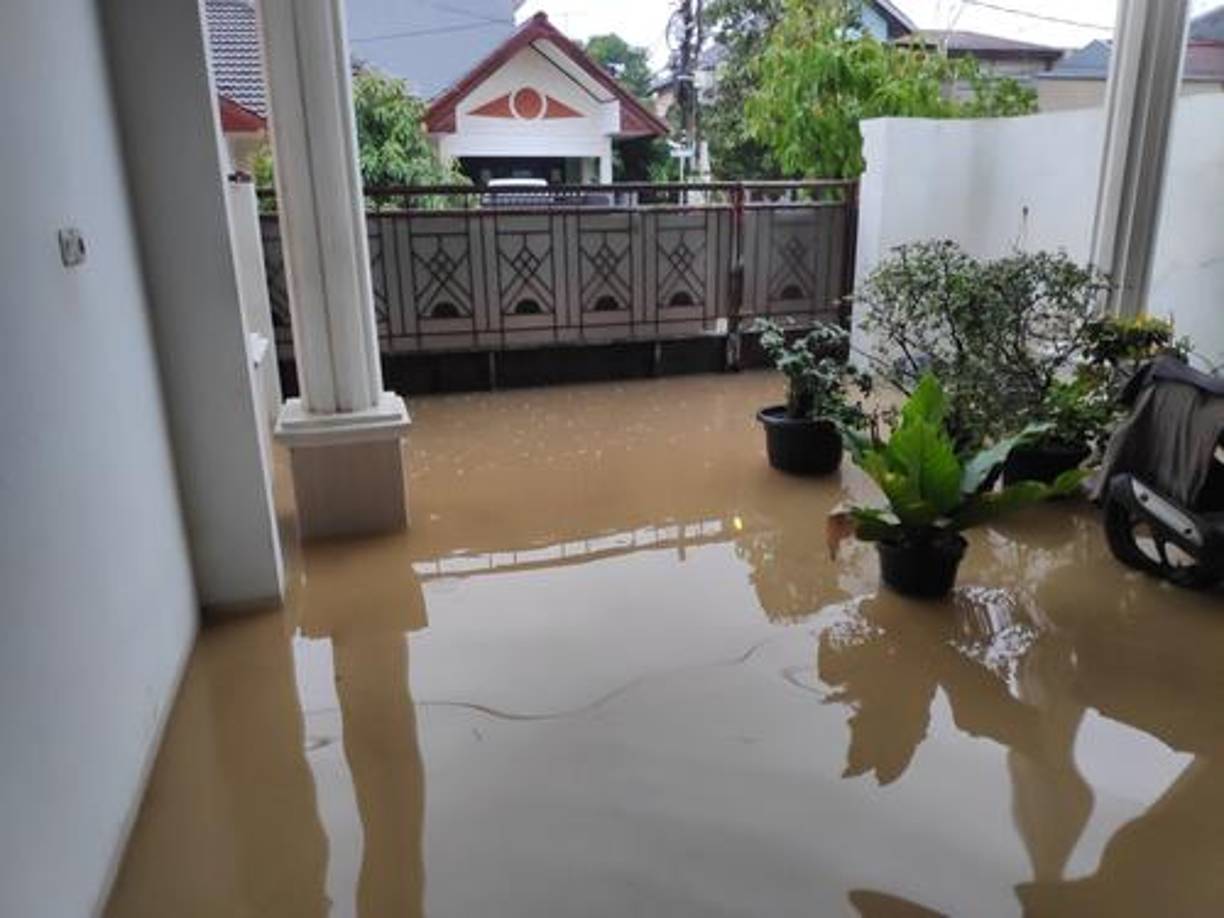 7. Después de la tormenta:Evaluación de daños: Una vez que pase la tormenta, evalúa los daños de manera segura. Evita las áreas inundadas y los cables eléctricos caídos.