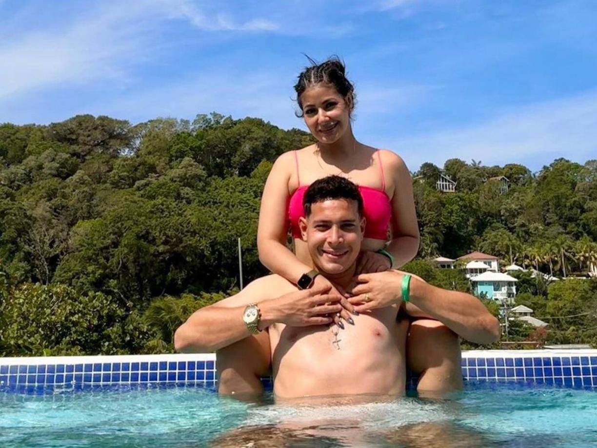 Jhow Benavídez: El volante del Real España disfrutó las vacaciones junto a su esposa.