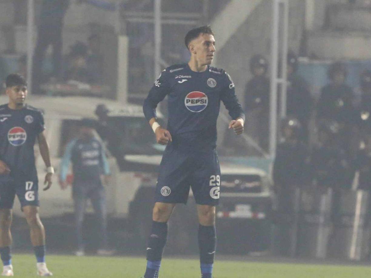 Al 90’ Marcelo Santos, que se jugó un partidazo, se metió al área sacudiéndose marcas y mandó un centro precioso para que Rodrigo Auzmendi decretara el empate final 1-1 de testa.