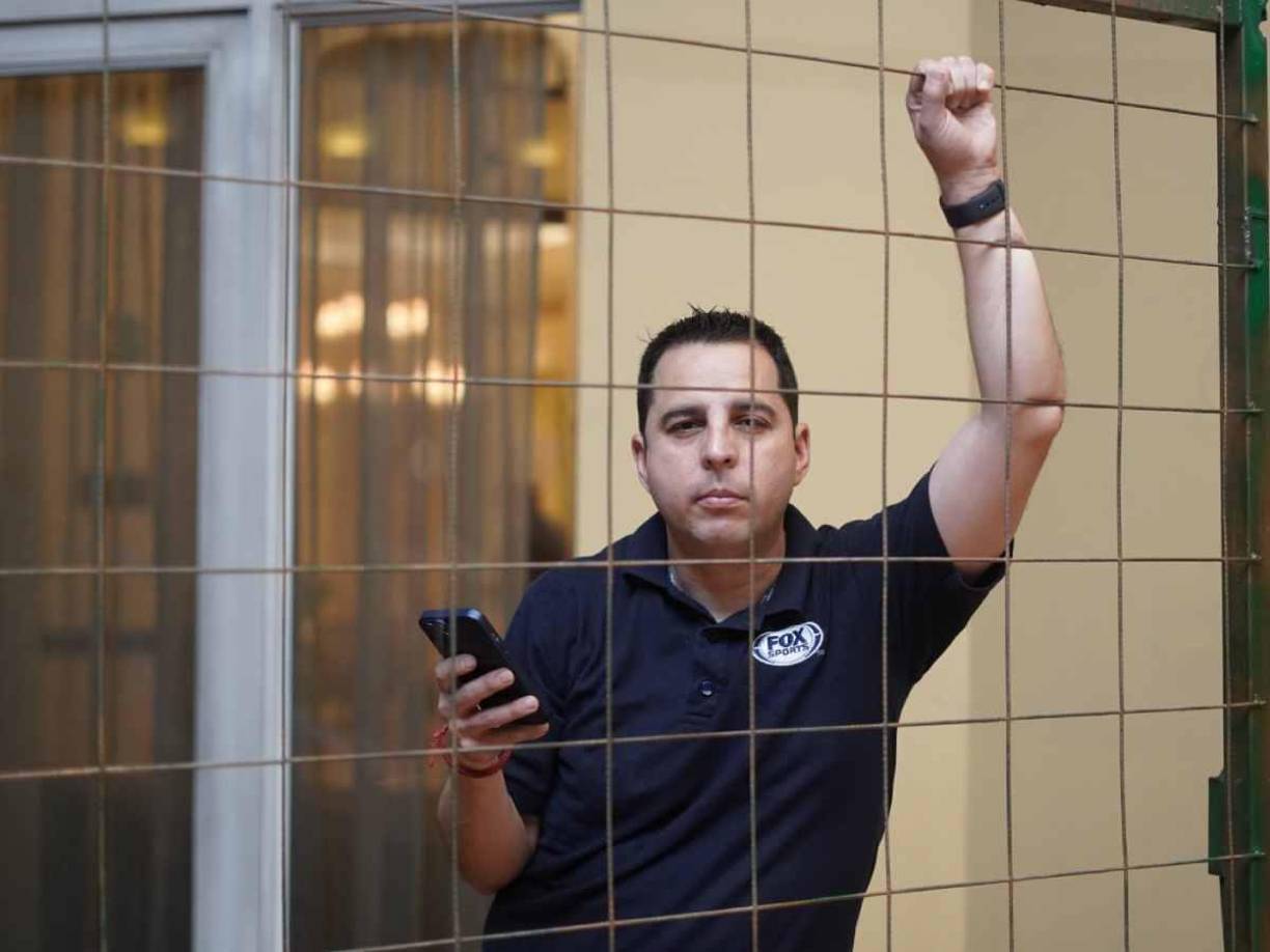 Estaba un cerco perimetral que impide en cierta forma el trabajo de los comunicadores y camarógrafos.