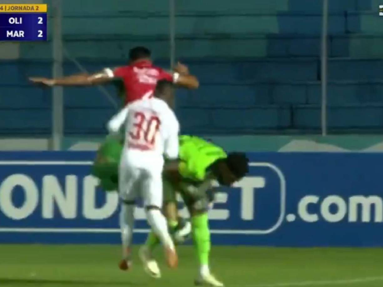 Sin embargo, al inicio de la segunda parte, Samudio protagonizó un tremendo error que le costó el empate. El panameño soltó el balón y en confusión con la defensa, apareció Solani para robar.