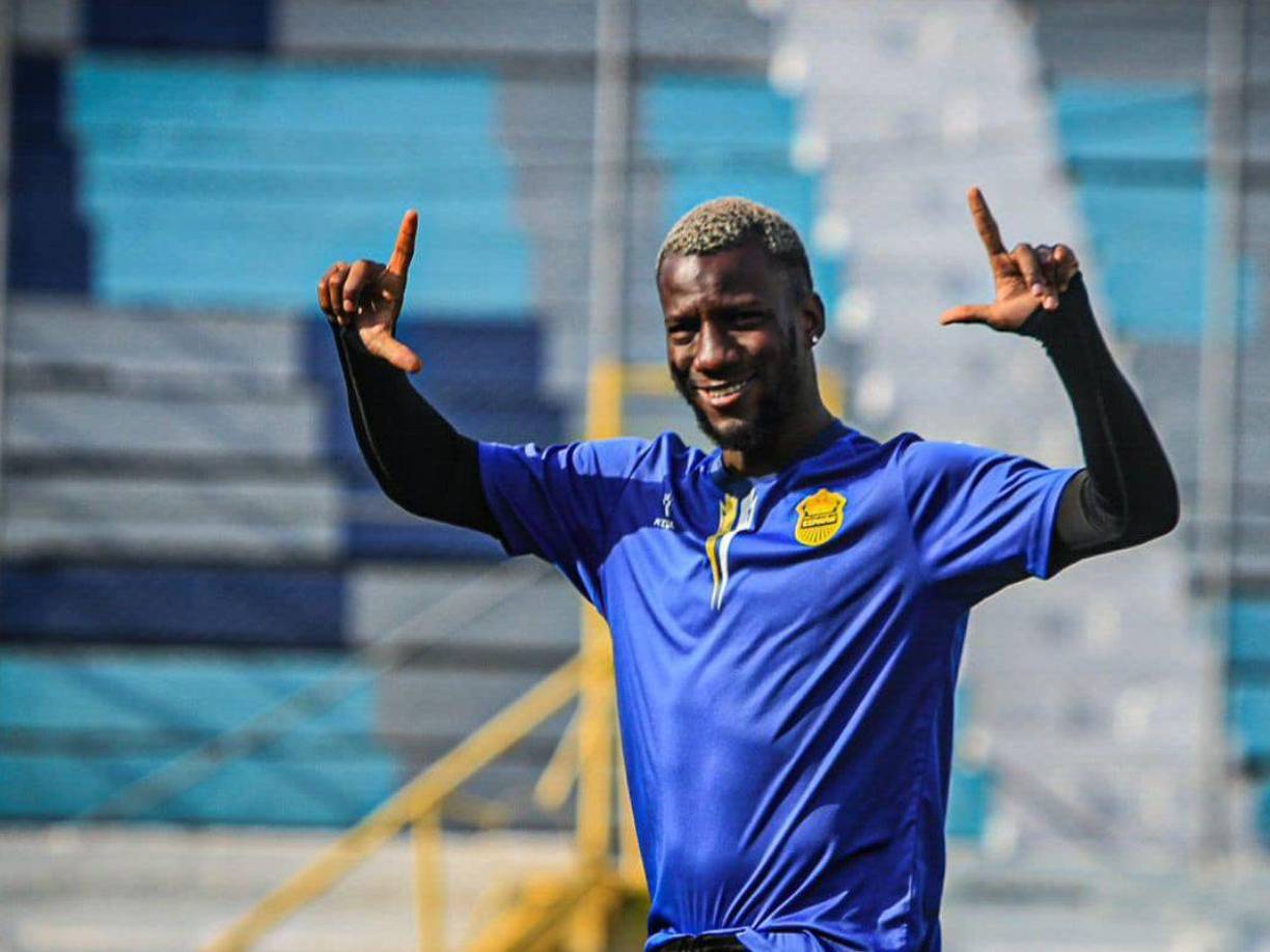 Darixon Vuelto podemos decir que es otra de las ausencias ya que pasa un gran momento con el Real España y anteriormente ha sido tomado en cuenta por Rueda. Sin embargo, esta vez se quedó fuera de la lista.