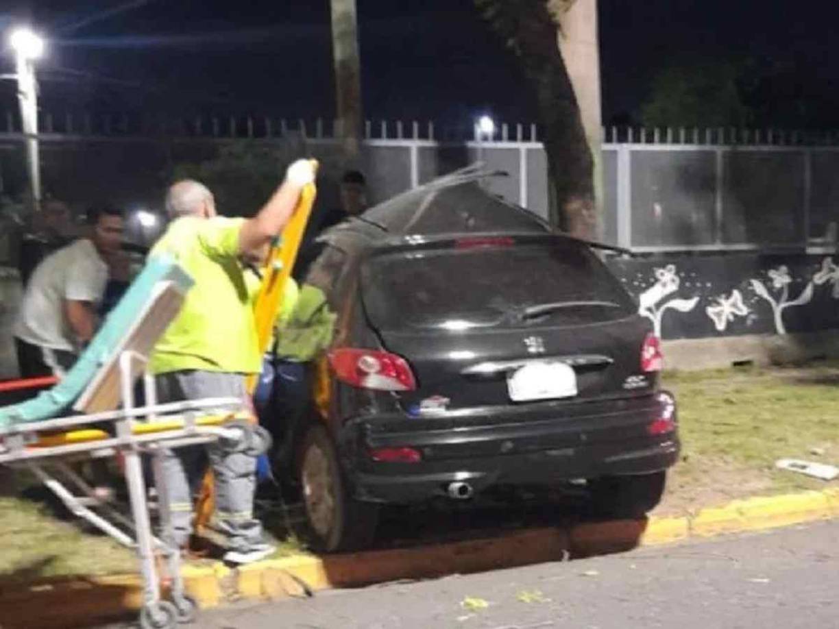 Según la información que difundió El Diario Sur, el jugador manejaba un Peugeot 207 negro por la Avenida Dardo Rocha cuando perdió el control del rodado en la calle Güemes –por motivos que se desconocen– y chocó en la zona de las vías del tren alrededor de las 22 horas del martes