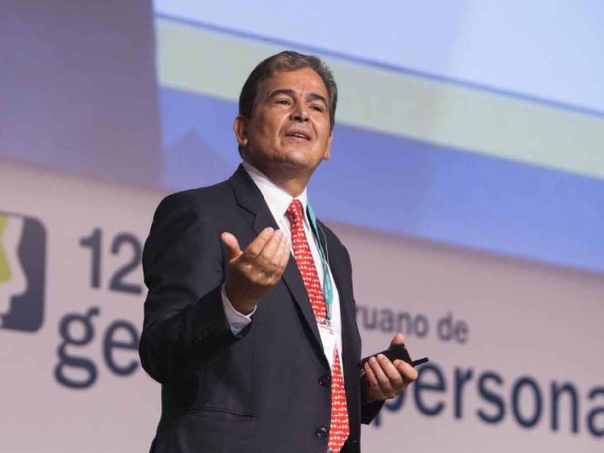 “A México le ha faltado tomar medidas, se hizo muy internacional y le quitó ese espacio a nuevas generaciones, con el volumen de jugadores que tiene el técnico ya se hace difícil, encontrar un centro delantero nativo no es fácil”, les dijo Jorge Luis Pinto a los mexicanos en charla con Claro Sports. 