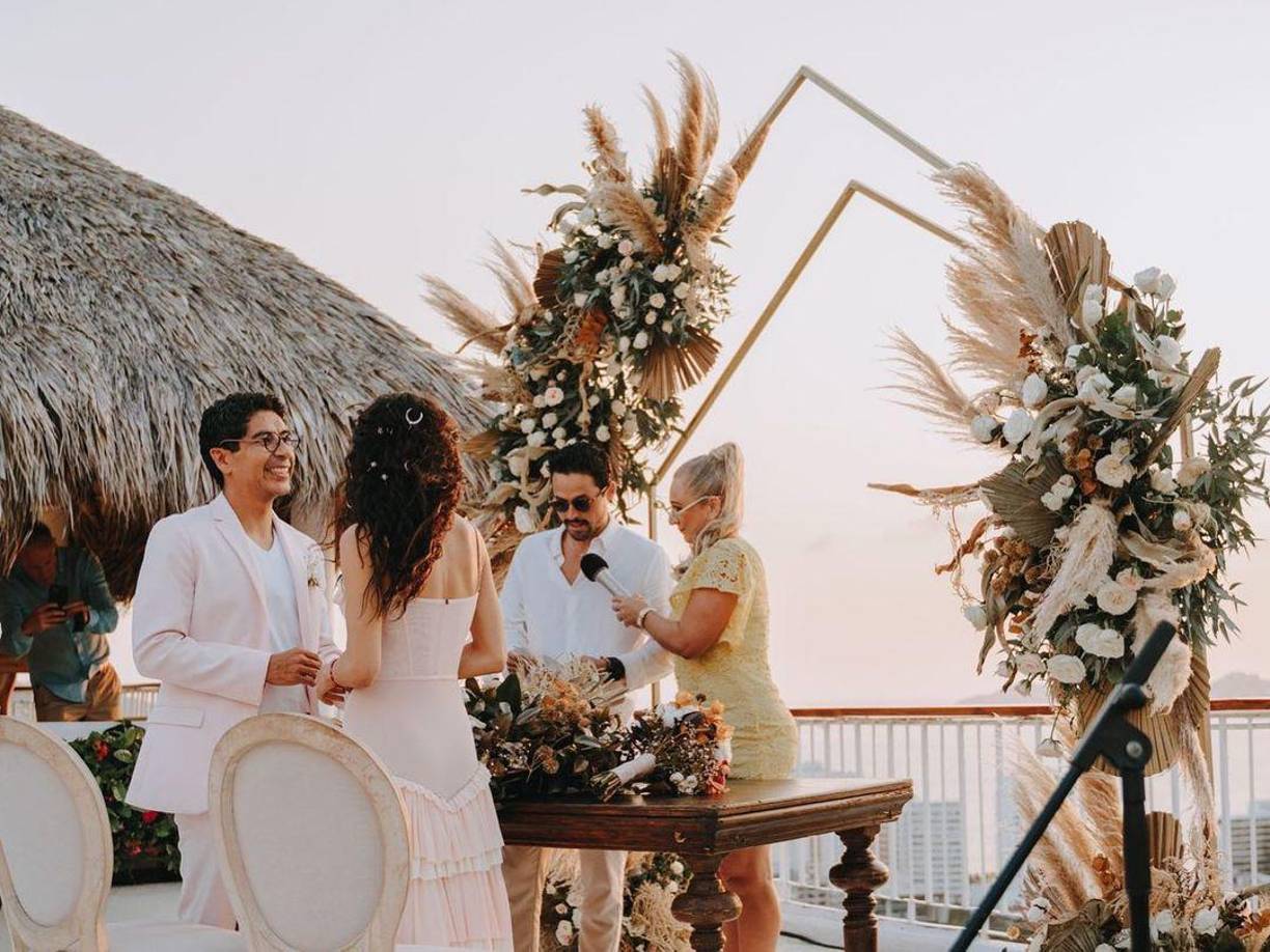 Marimar Vega y Jerónimo Rodríguez habrían iniciado una relación sentimental en febrero de 2021, ese factor habría sido un motivo para elegir la fecha de su boda. 