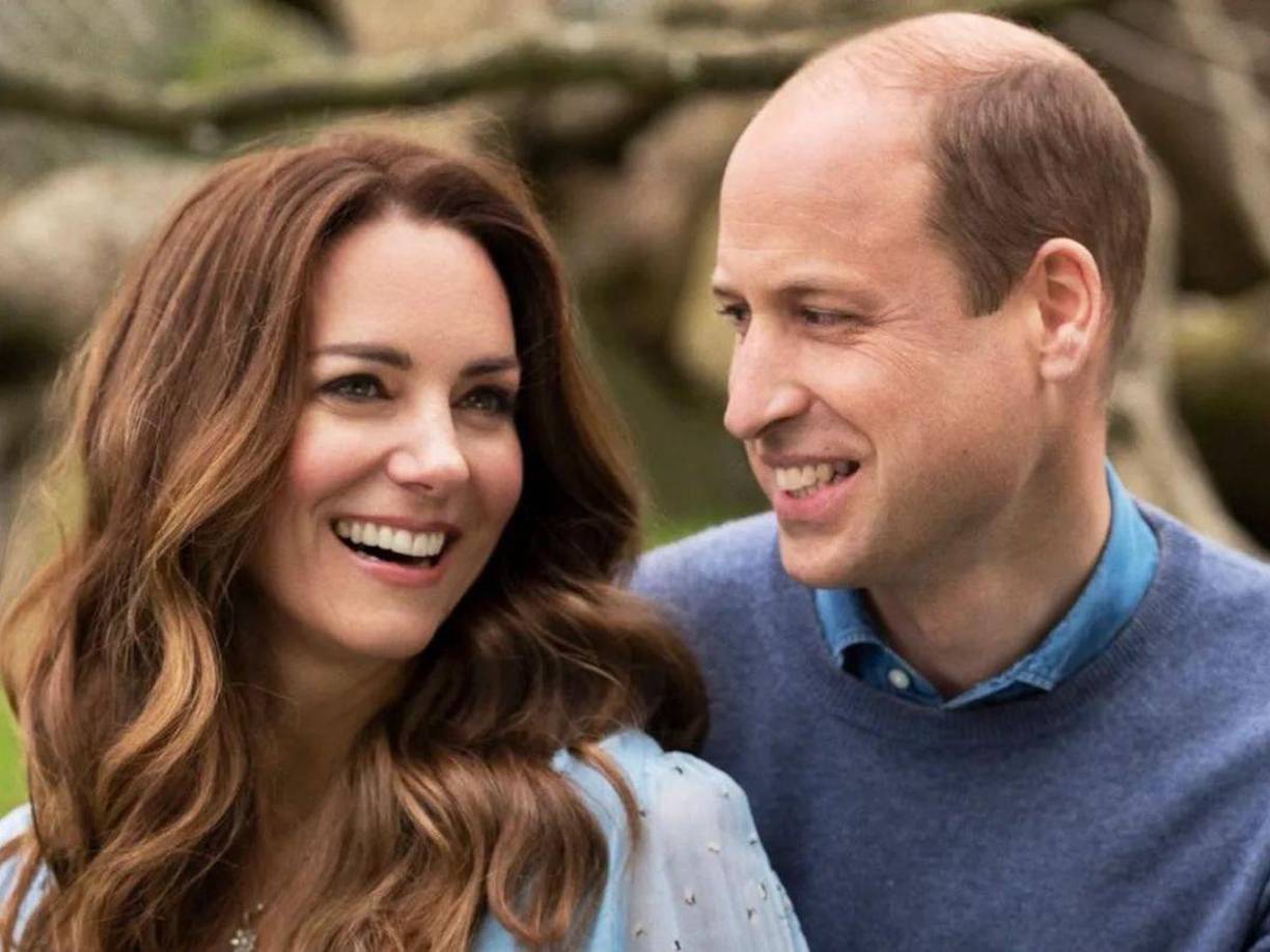 Los tabloides británicos también mencionaron que el Príncipe de Gales estaría pensando en divorciarse de la madre de sus hijos.