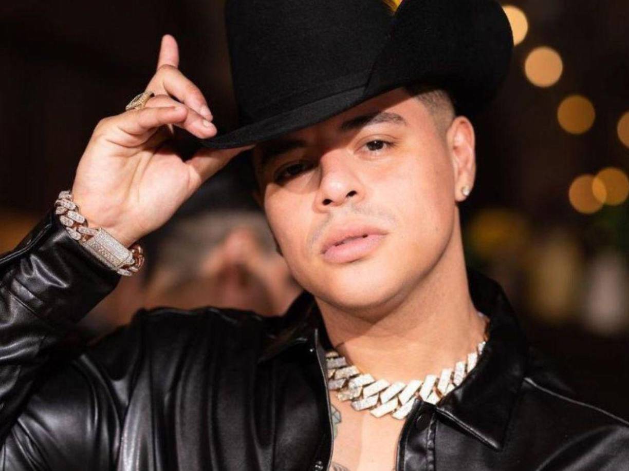 “Me dan risa y por favor dejen de estarme molestando con esas tonteras de chismes que estoy ocupado buscando como ayudar a mi gente de Acapulco. Gracias.