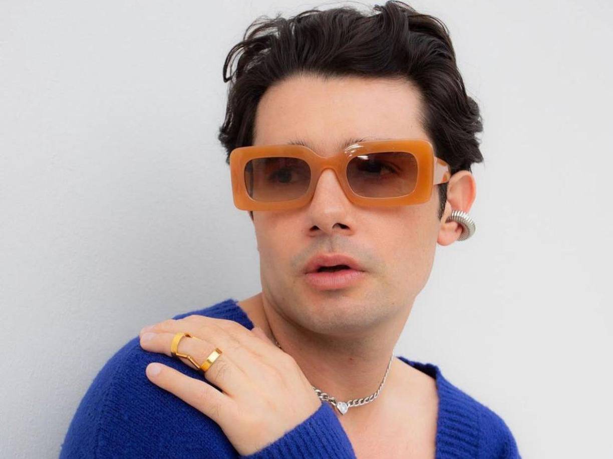 Cuenta con miles de seguidores en sus redes sociales, donde comparte contendido sobre belleza, cuidado personal, amor propio y viajes. 