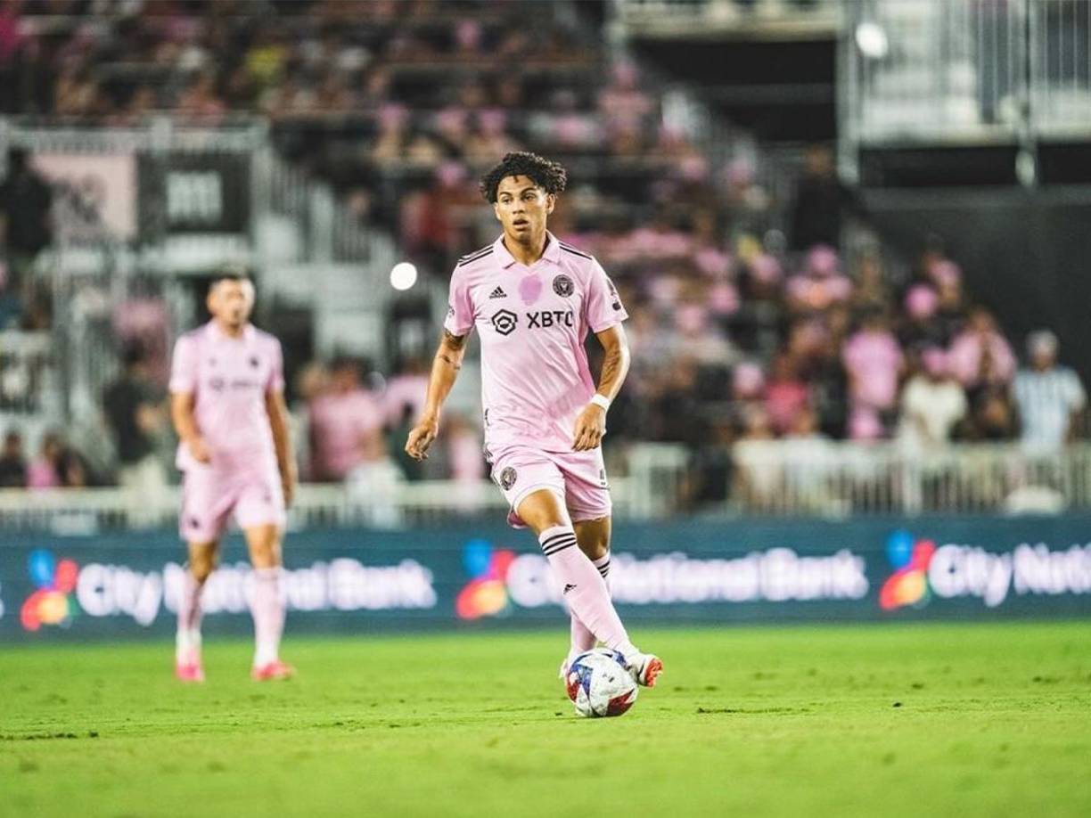 Diario LA PRENSA conoció que el futbolista del Inter Miami no abordó el avión y posteriormente se informó que finalmente el mediocampista catracho no estará con la escuadra hondureña para los choques ante Cuba.