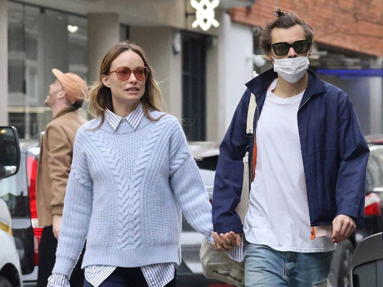 Harry Styles y Olivia Wilde: El romance del cantante con la actriz tuvo un inicio muy polémico debido a la diferencia de edad entre ellos y sobre todo porque comenzó después de que Olivia Wilde se separara de su esposo Jason Sudeikis. Tras dos años juntos y haber grabado la película Don´t Worry Darling, la pareja se separó.