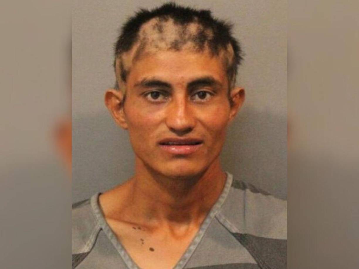 Durante el incidente, Yanez también intentó apuñalar a la madre de la niña cuando esta trató de socorrerla. La adolescente fue dada de alta del hospital tras lo que las autoridades describieron como un ataque “aleatorio”.