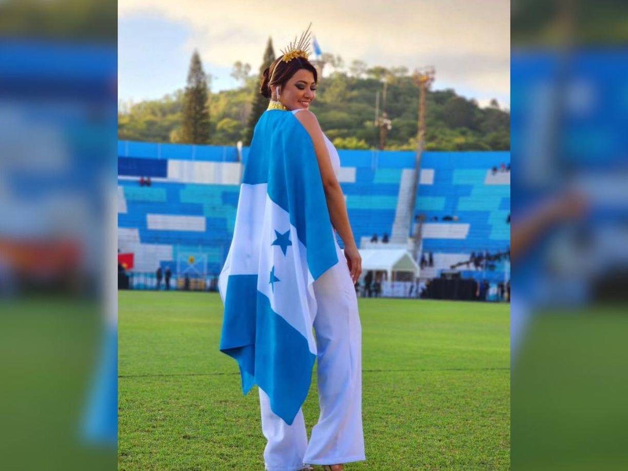 Este atuendo fue alabado por muchos que aseguraron que Milagro lucía hermosa, sin embargo, otros aseguraron que se trataba de una falta de respeto a la Bandera Nacional. 