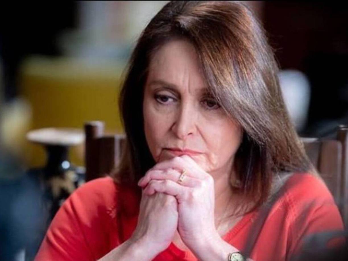 El productor teme que Daniela llegue a cancelar su participación en el melodrama. “Aún estamos a tiempo de que siga en el proyecto. Grabó varias cosas antes de su intervención. Sin embargo si los dolores y malestares continúan, aunque obviamente queremos que esté sana y con nosotros, tendríamos que buscar su reemplazo. Pero ¿quién podría suplantarla? Si es la villana de toda la historia y nadie como ella con ese nivel de actuación”, concluyó.