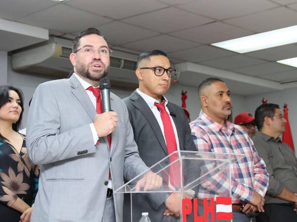 La presentación oficial de Emilio Izaguirre estuvo compuesta en su mayoría por altos dirigentes del partido liberal y que apoyan la candidatura presidencial de Cálix.