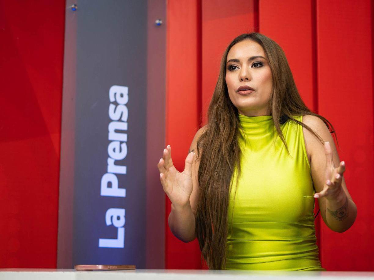 Elsa Oseguera es una popular periodista hondureña, reconocida por su carisma y belleza. 