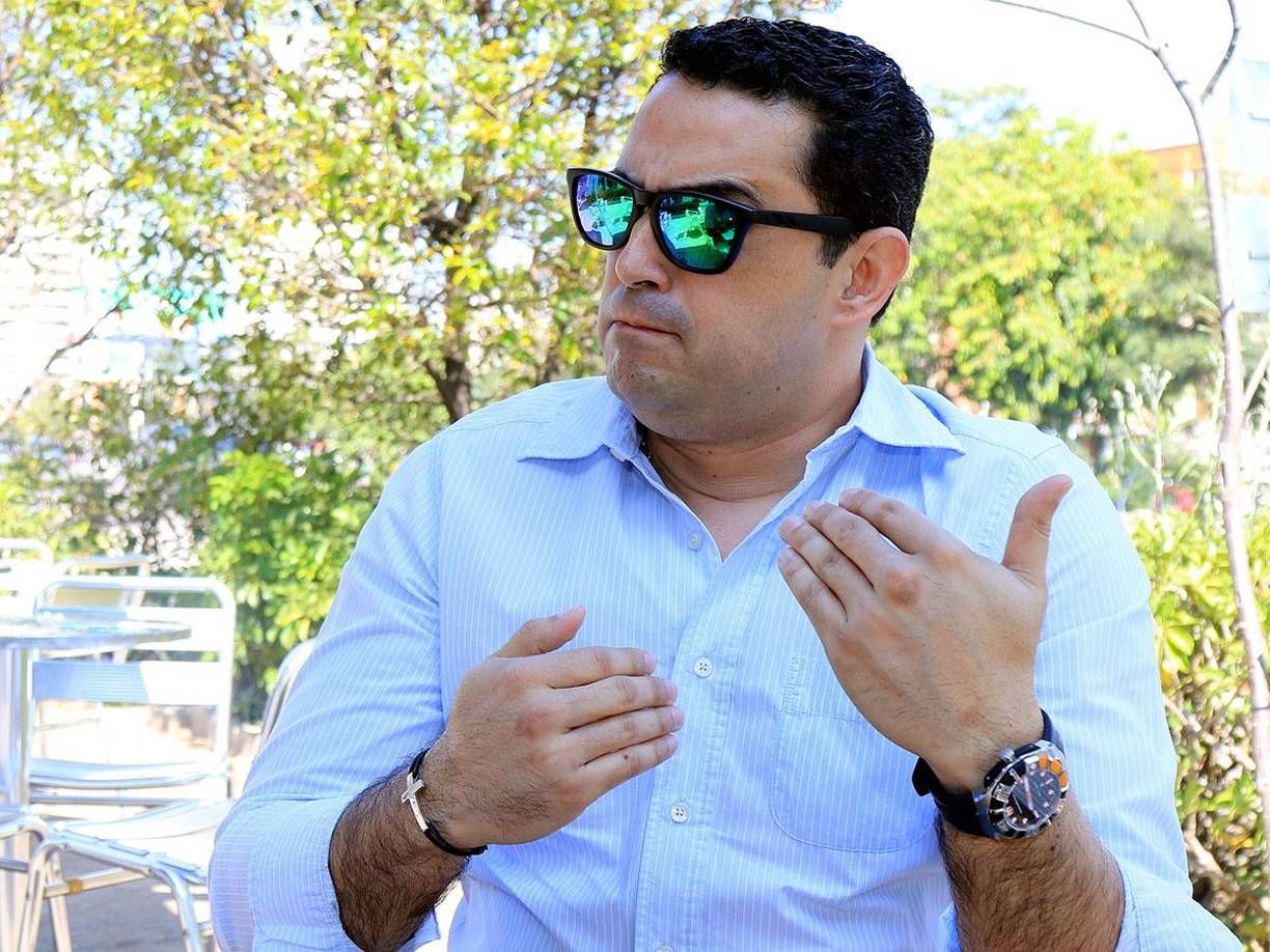 Yanuario Paz estuvo en la narración del Motagua vs Real Sociedad y señaló que el gol invalidado a Carlos Mejía era legítimo . Estas palabras provocaron que Ricardo Elencoff la emprendiera contra el periodista.