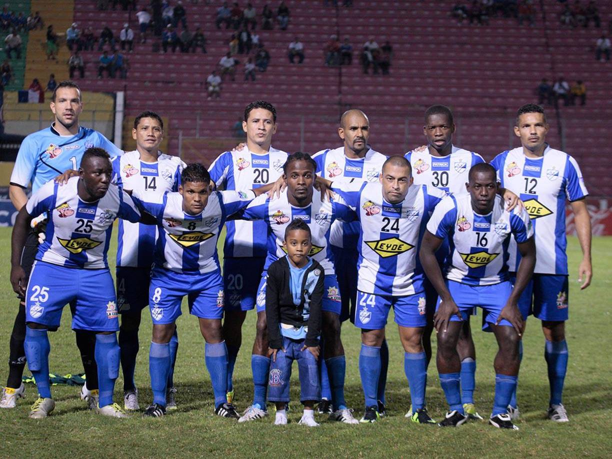 David Sierra formó parte de un Victoria que tenía una plantilla de jugadores experimentados como Ninrod Medina, Jaime Rosales, Óscar Bonilla, Carlos Oliva, Mauricio Copete. 