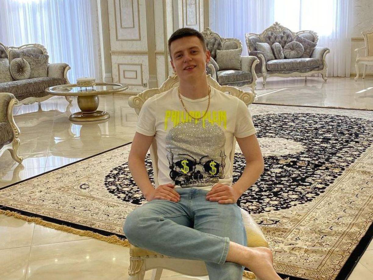 El streamer hizo una oferta abierta a cualquiera que corra en el campo durante la final con su nombre escrito en la parte posterior de una camiseta y ganaría 300.000 rublos.