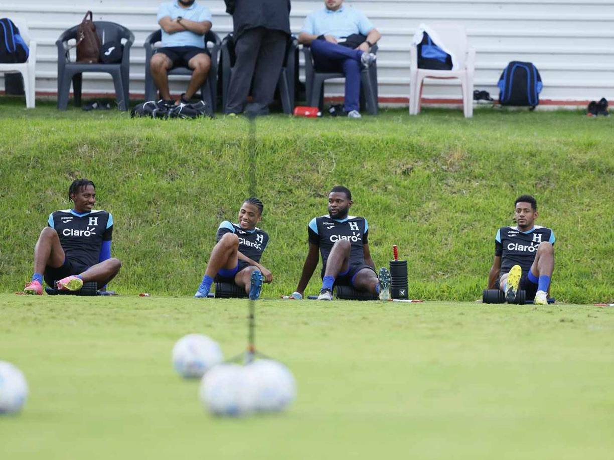 Bryan Róchez, Rigo Rivas, Elison Rivas y Choco Lozano en los trabajos realizados en el Centro de Alto Rendimiento del Olimpia. 