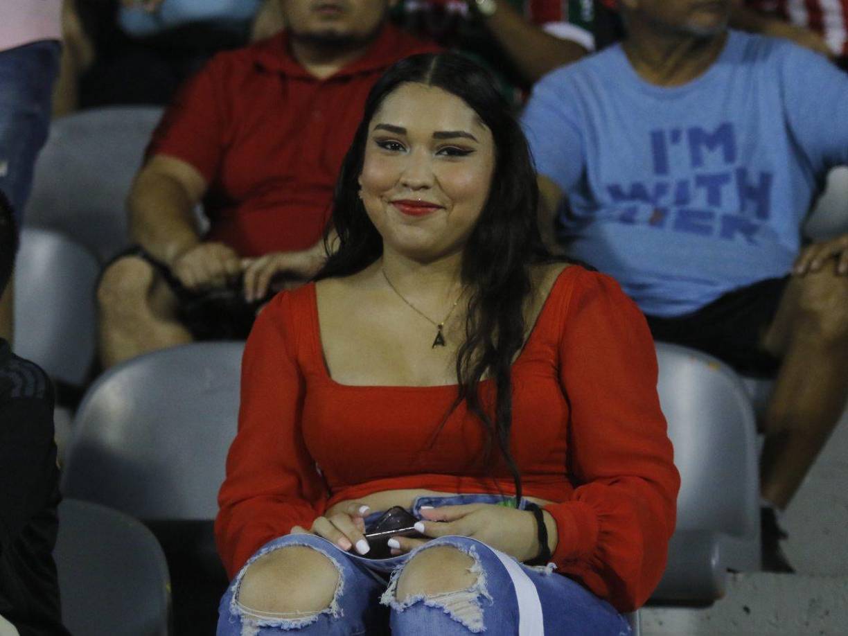 La belleza no podía faltar y ella engalanó el sector de silla.