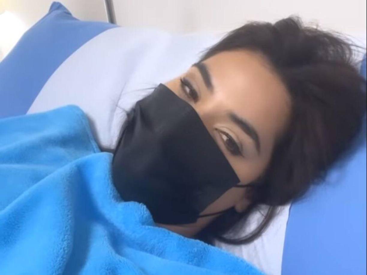 La presentadora preocupó a sus seguidores al mostrarse afectada de salud. 