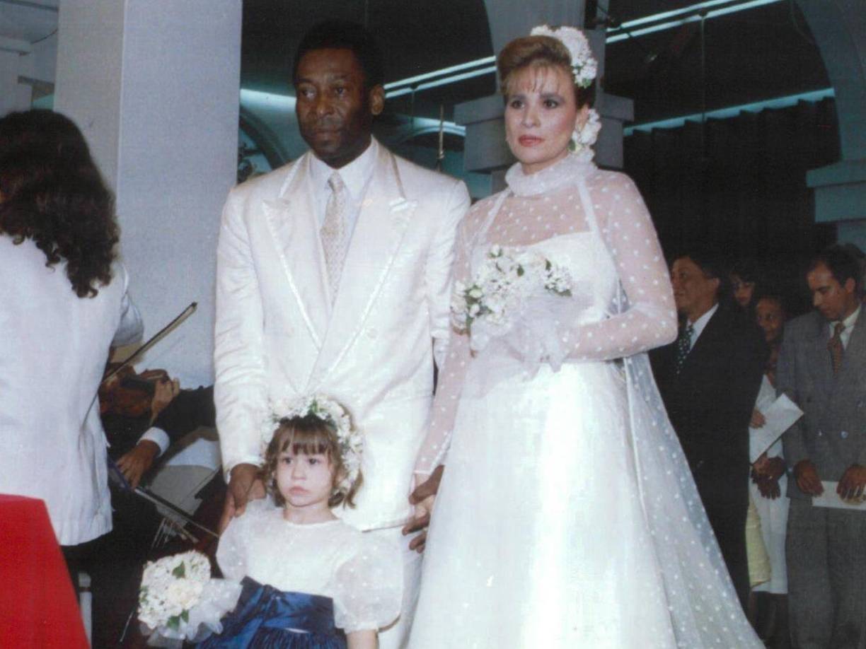 El 30 de abril de 1994, a sus 53 años, el brasileño lo volvió a intentar con la cantante Assiria Seixas Lemos, pero tras 14 años y dos hijos gemelos, volvió a divorciarse.