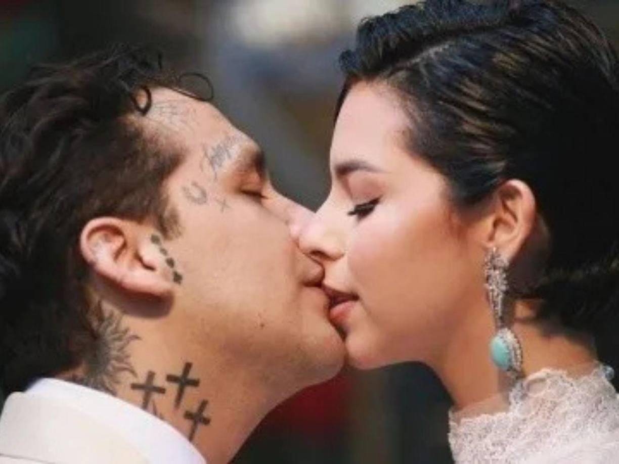 Desde entonces los señalamientos no han parado, especialmente por las declaraciones que han dado los enamorados y que más tarde fueron desmentidos por Cazzu; sin embargo, con el paso de los meses la pareja ha comenzado a no sólo recibir críticas, sino también comentarios de apoyo por parte de sus fans.