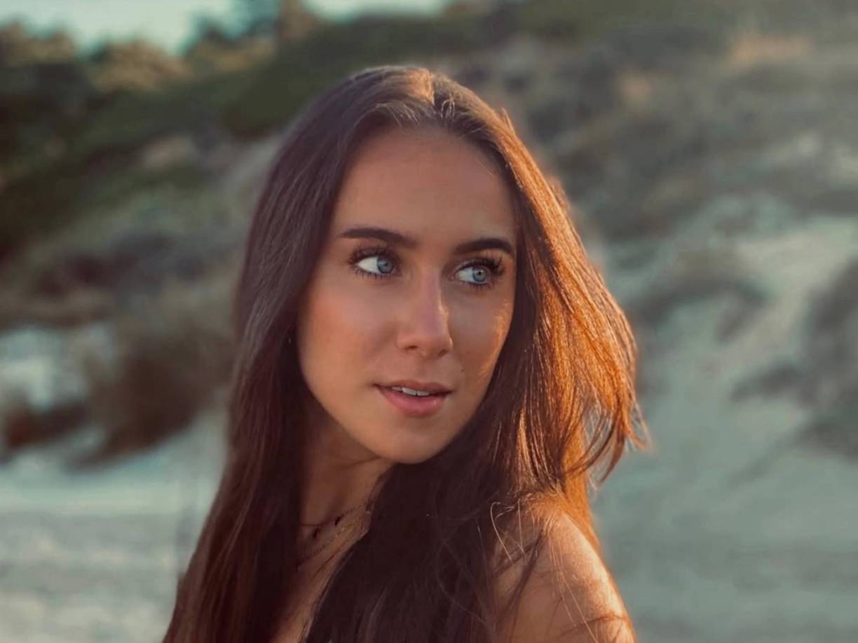 “La idea de abordar estas cuestiones a nivel interno me parecía más segura, pero tuve que darme cuenta con pesar de que no se tomó en serio. Ahora tengo que vivir con las secuelas de lo que me hicieron”, expresó.