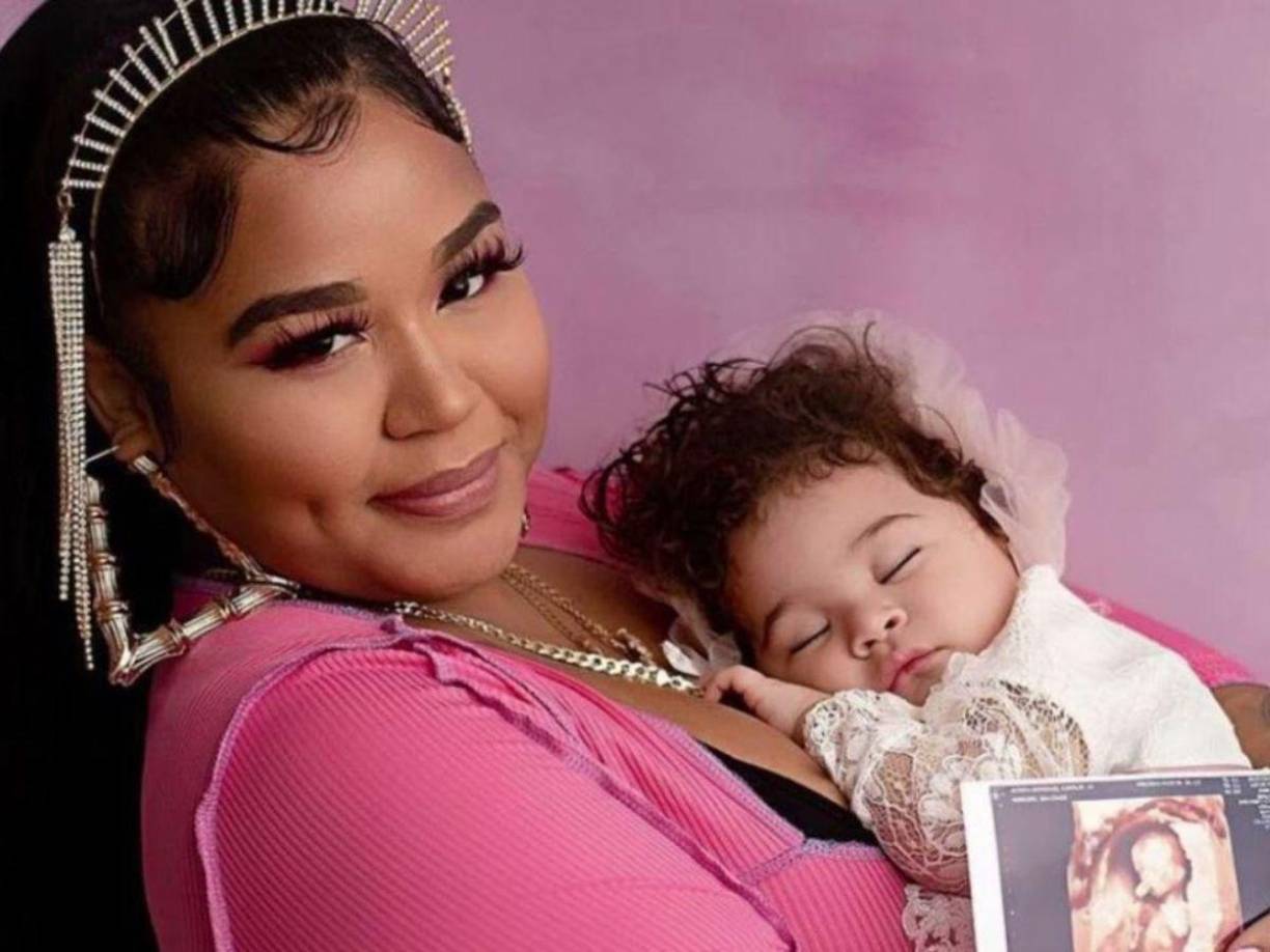 Apenas en 2020, la influencer se convirtió en mamá y mostró el momento en su Instagram, con más de 7 millones de seguidores: “Piel con piel con mi Reina. Dios es tan bueno, gracias por sus oraciones! Oficialmente soy mamá, no tengo palabras!”