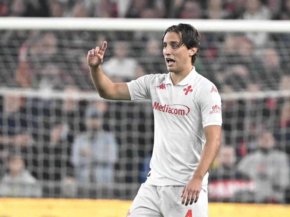 El mundo del fútbol se mantiene expectante a la evolución de Edoardo Bove, jugador de la Fiorentina que se desplomó en el terreno de juego mientras se estaba jugando el partido.