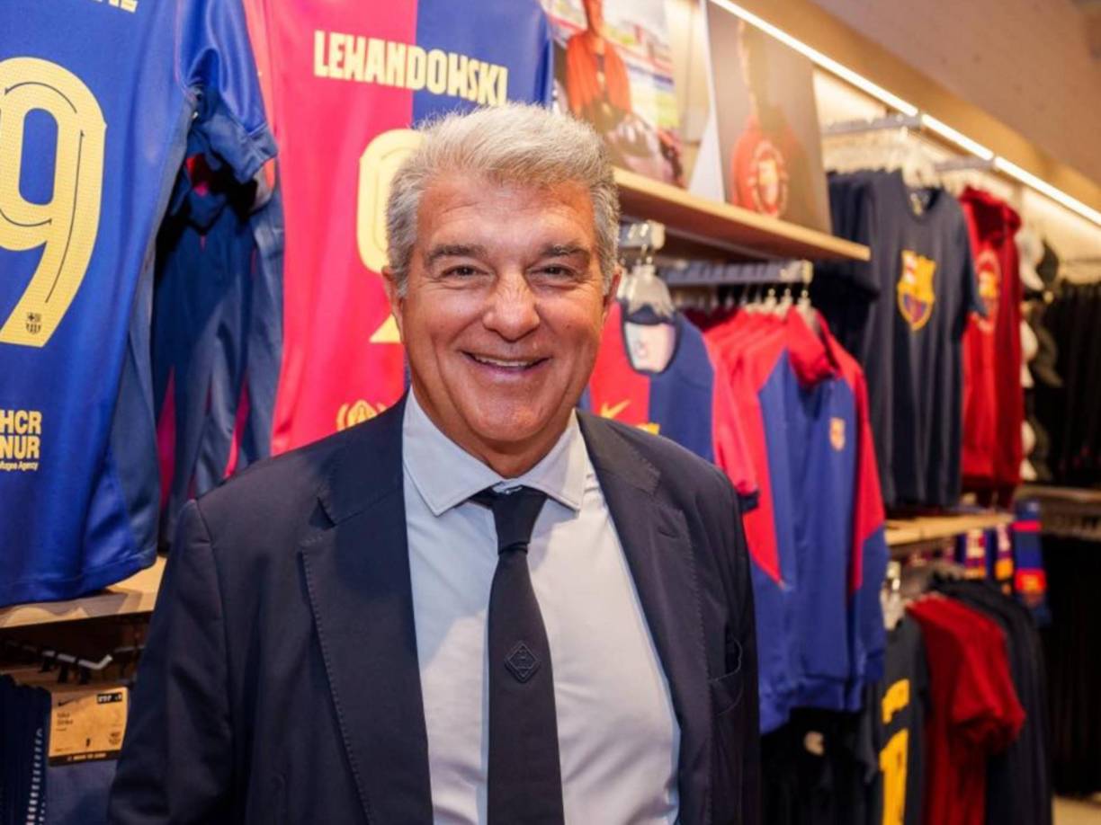 Joan Laporta, presidente del FC Barcelona, está explorando todas las opciones posibles para recaudar fondos y liberar masa salarial que permita la reinscripción del mediapunta español Dani Olmo, fichado como la gran estrella del pasado verano.