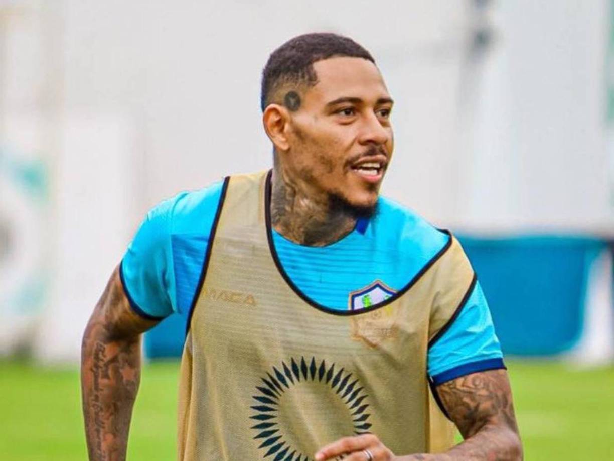 Henry Figueroa: El zaguero de 31 años no la estaría pasando bien en el Olancho FC, por lo que no se descarta una salida del club. En los potros están incómodos con la actitud del jugador, quien pasa hablando de su pasado en Motagua de forma constante y de un posible regreso a futuro al club azul.