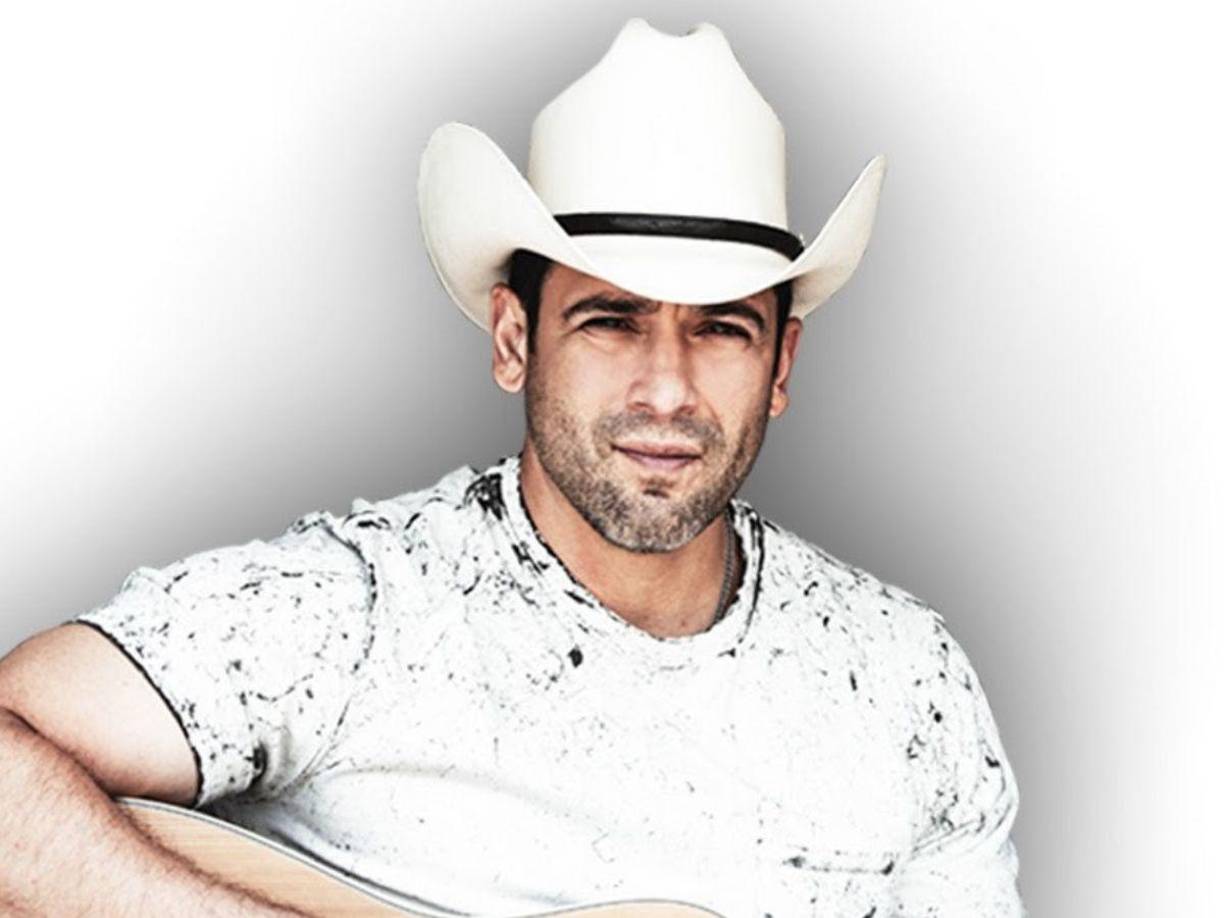 José Roberto Pulido Jr. mejor conocido como Bobby Pulido confesó que siempre estuvo enamorado de Selena Quintanilla, a quien tuvo la oportunidad desde muy joven, gracias a su padre.