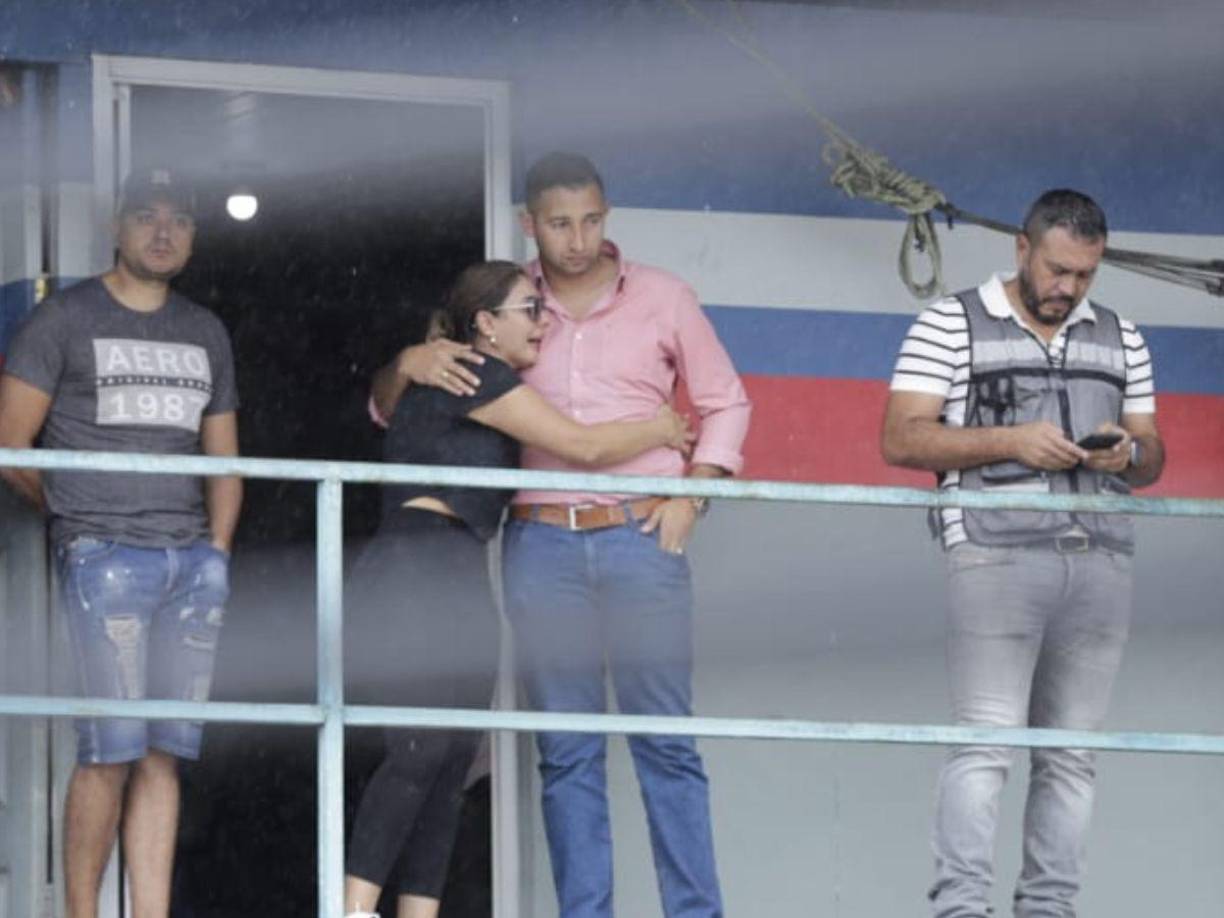 Las imágenes de Rina Leal envuelta en llano en la escena del crimen han generado conmoción en la población hondureña. 