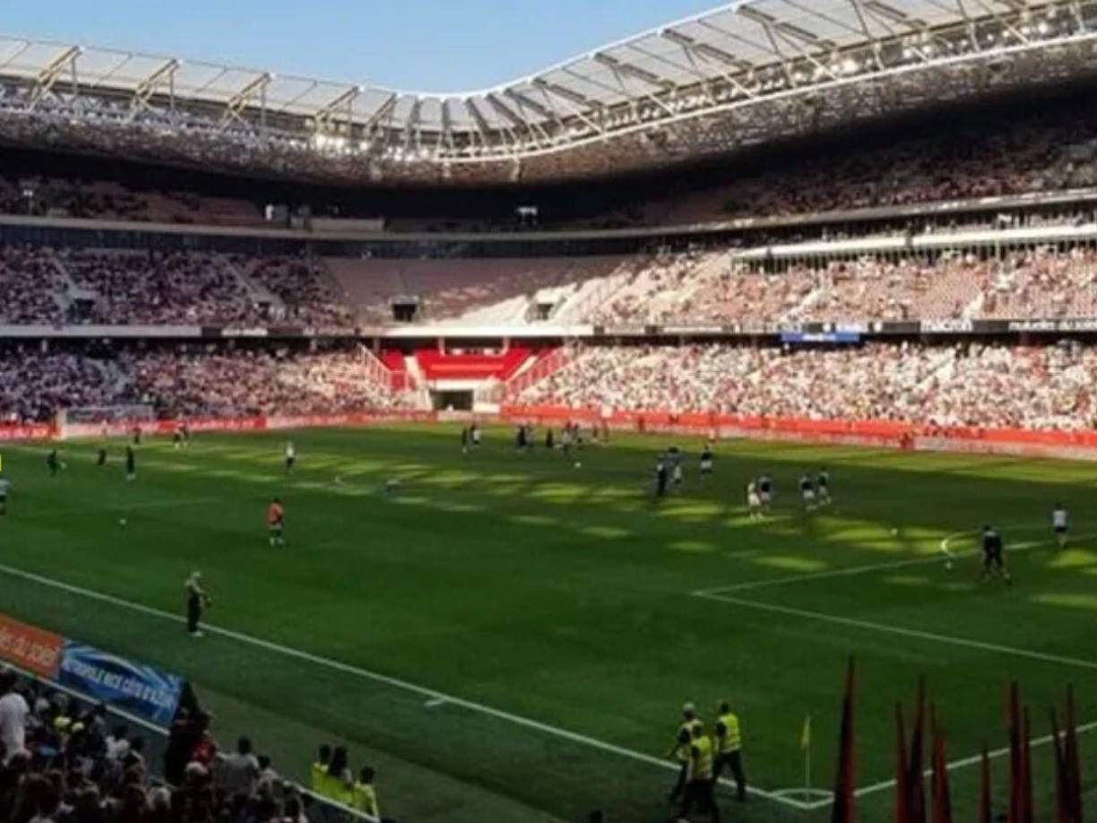 El club francés fue alertado por sus propios aficionados en las redes sociales, después de que una mujer les preguntara a los espectadores del encuentro si querían acompañarla a tenener relaciones sexuales con ella.