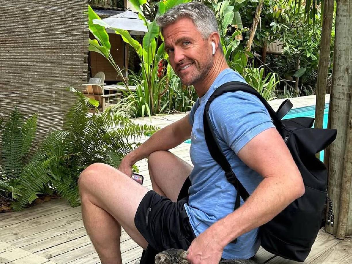 “Pero el hecho de que ahora esté lanzando otra advertencia a su exesposa, a pesar de que le expliqué a su abogado exactamente lo mal que se siente Cora Schumacher y con qué urgencia necesita descansar, me deja sin palabras. Afortunadamente, ella es una mujer fuerte y de buen corazón que se recuperará”, agregó Haisch.