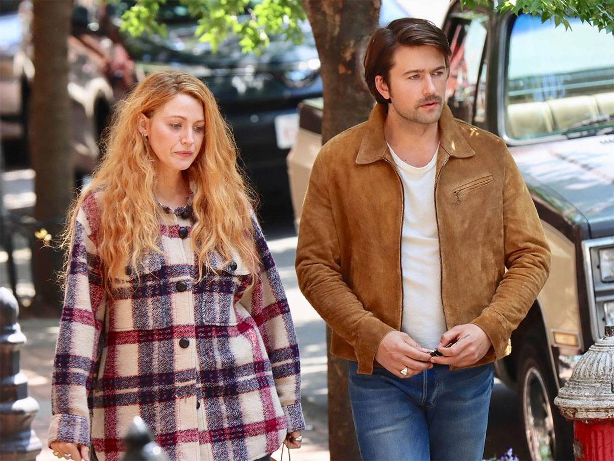 Diferencias creativas: Baldoni obtuvo los derechos del libro en 2019 por medio de su productora Wayfarer Studios, y en 2023 se anunció que Blake Lively había firmado para protagonizarla. Lively y Baldoni tuvieron tensiones durante la producción debido a sus diferencias creativas, porque ella quería darle un giro de empoderamiento femenino a la película y él a retratar lo que significa física y mentalmente en una mujer el abuso intrafamiliar. La visión de Justin es ser lo más fiel posible al libro.Además, Lively, quien también es productora, dicen también que quería que el editor de “Deadpool&amp;Wolverine” hiciera su propio corte de la película, lo que provocó problemas en la posproducción.