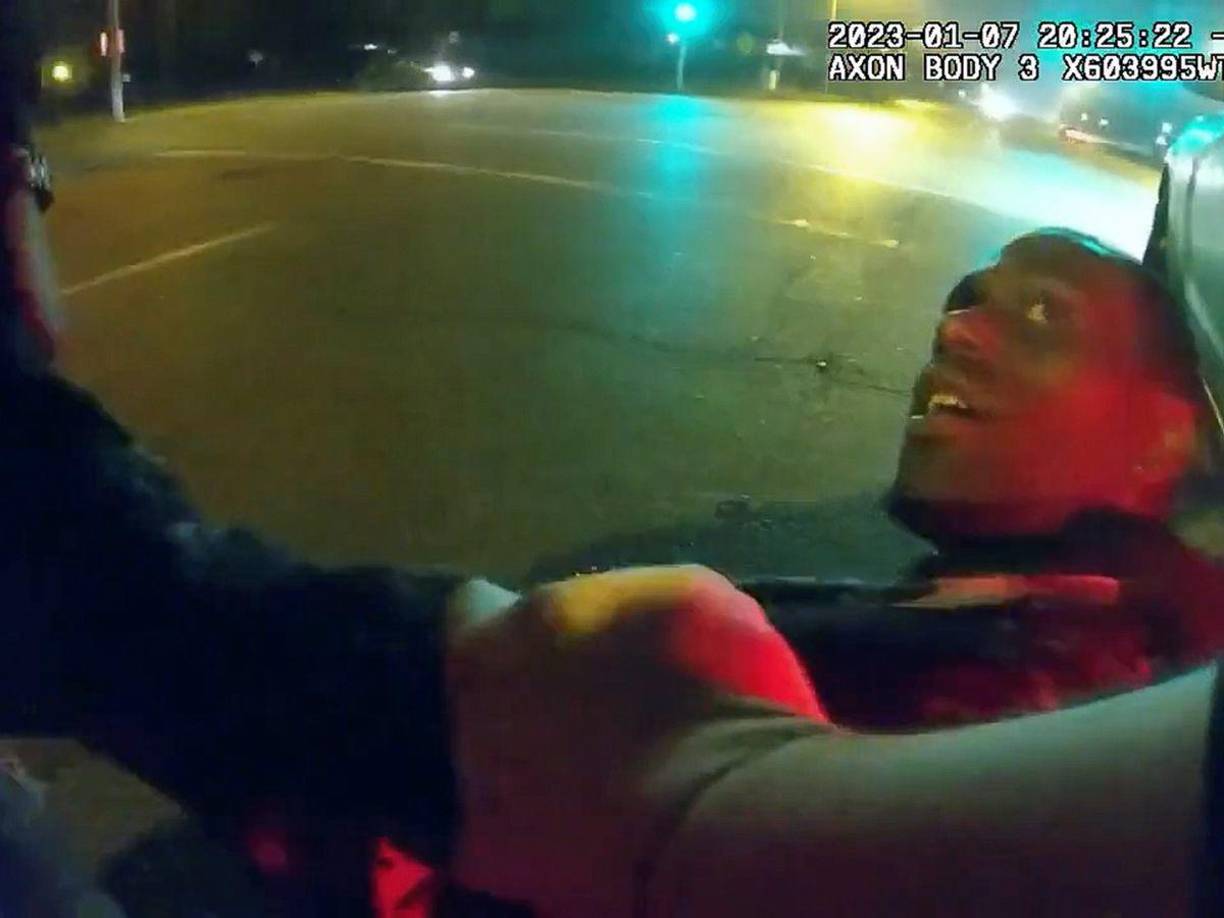 Según un reporte de <i>The New York Times</i> el informe de los policía alega que los oficiales ordenaron a Nichols que detuviera su automóvil después de verlo conducir a alta velocidad y que, una vez que lo detuvieron, Nichols había “resistido la detención legal” y luchado contra los agentes en la escena.