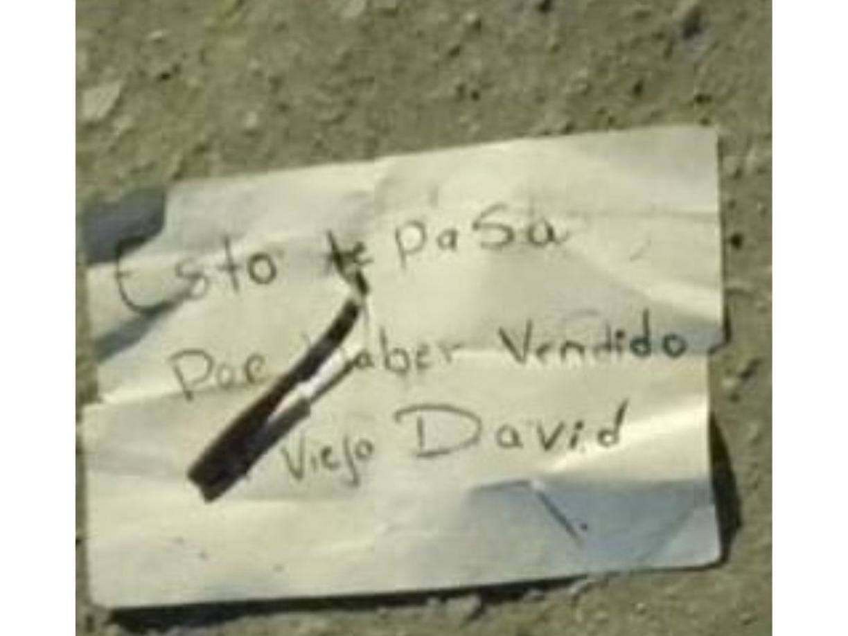 “Esto te pasa por haber vendido al viejo David”, decía el mensaje hallado cerca del cadáver.
